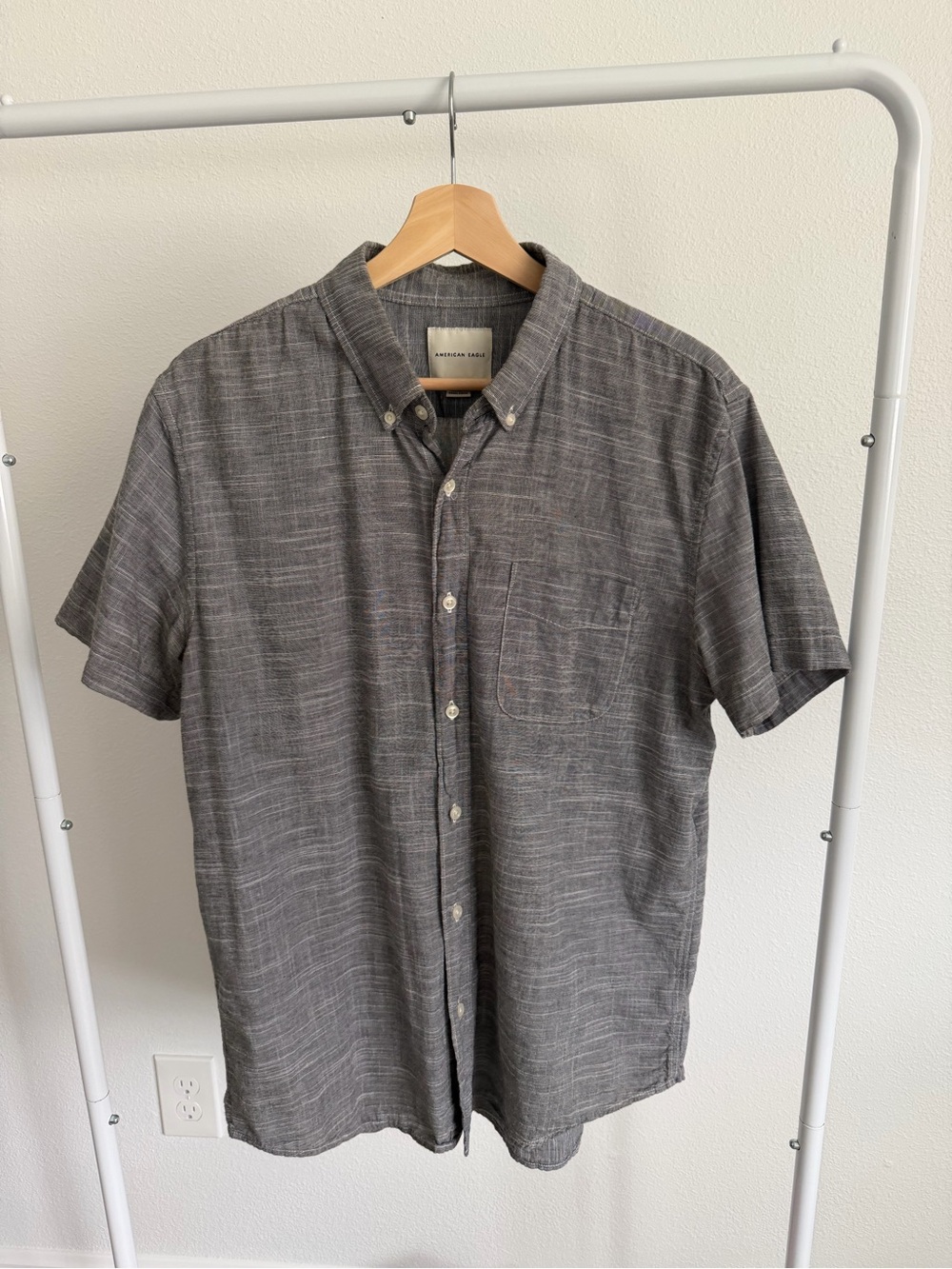 American Eagle Gray Short Sleeve Button Down Men’s Large